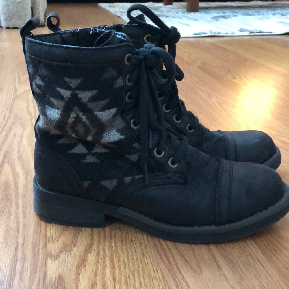 Women’s Lace-up Combat Boots
